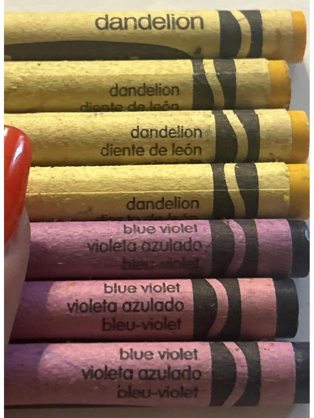 Lot of 7 Crayola Retired Crayons Dandelion Blue Violet Vintage Collector Colors